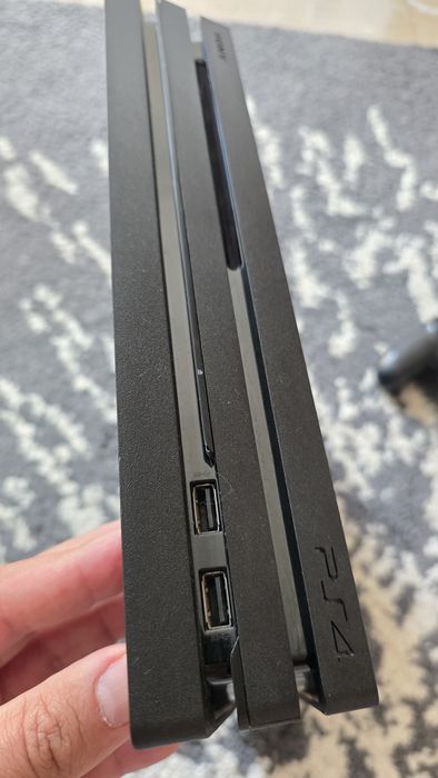 Playstation 4 pro 500gb (25 jogos)