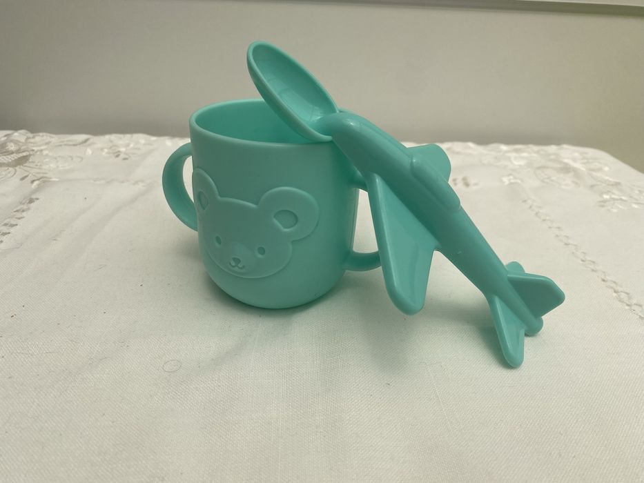 Conjunto copo de silicone com duas pegas colher avião