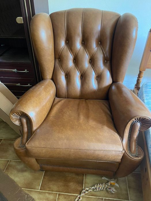 Conjunto sofas pele