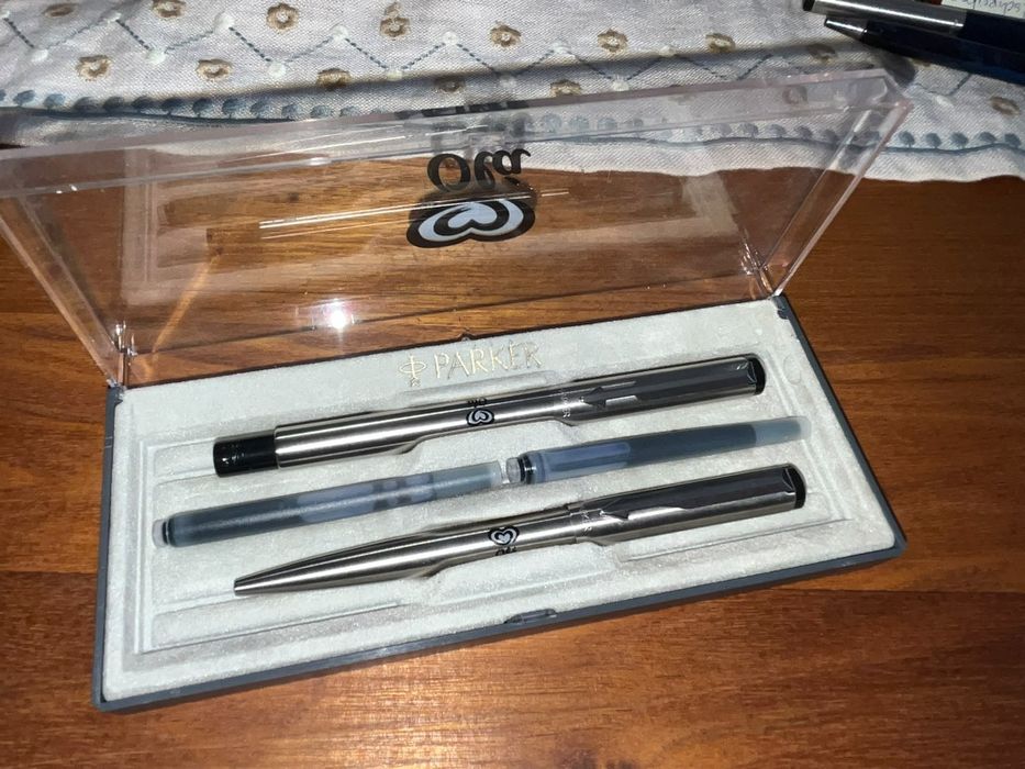 Caneta Esferografica e de tinteiro recarregável