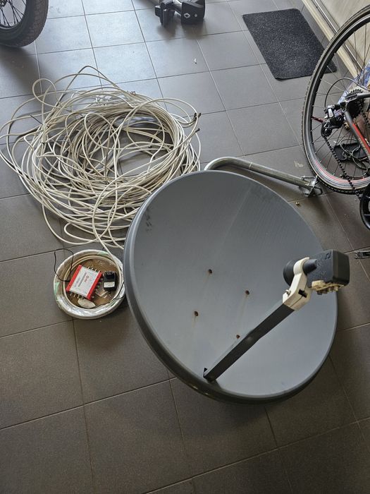 Antena satelitarna 80cm Multiswitch Corab