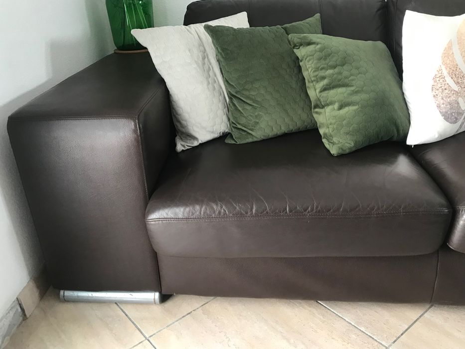 Sofá de canto em pele castanho