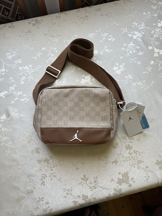 Сумка Air Jordan Monogram Crossbody | Nike, найк, джордан месенджер