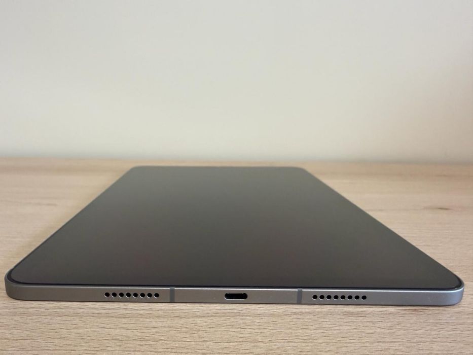 JAK NOWY Tablet iPad Pro A2761 11" 4. generacji M2 z klawiaturą