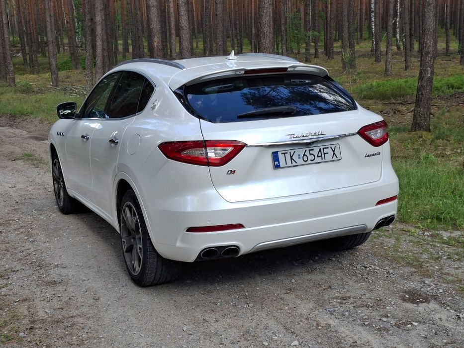 Auto do wynajęcia, do ślubu, Maserati Levante - biała perła, Mercedes coupe