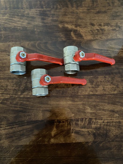 Zawory kulowe z rączką 1”