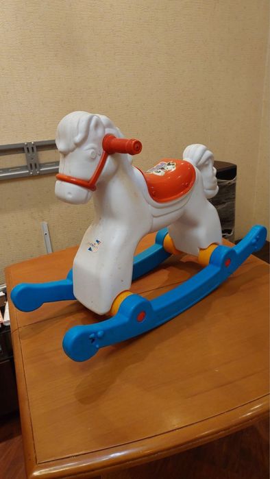 Дитячі іграшки на фото