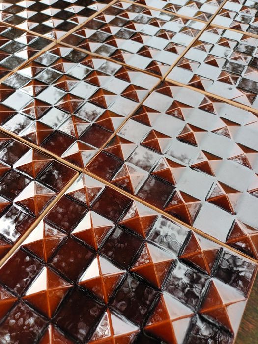 Azulejos relevo chocolate anos 60