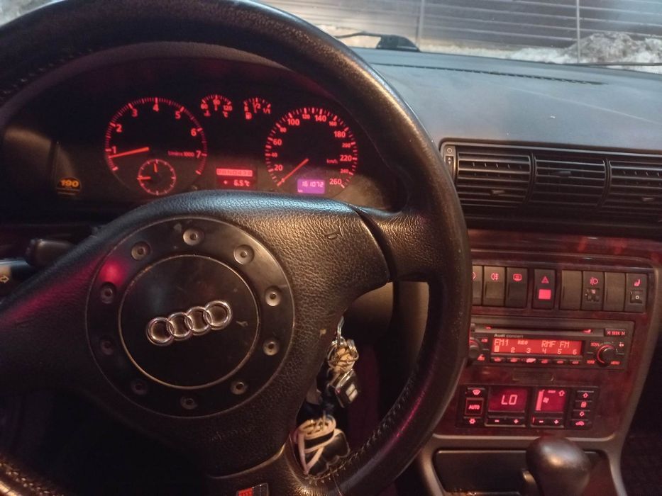 Audi a4. 2.6v6 . Automat .