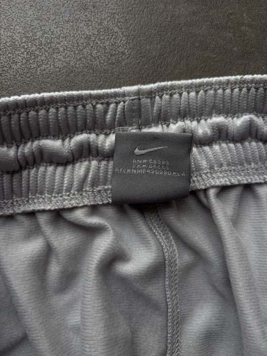 Śliskie szare dresy Nike typu proste