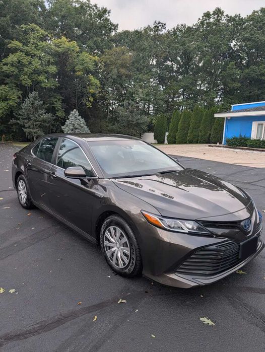 Toyota Camry hyb      2019