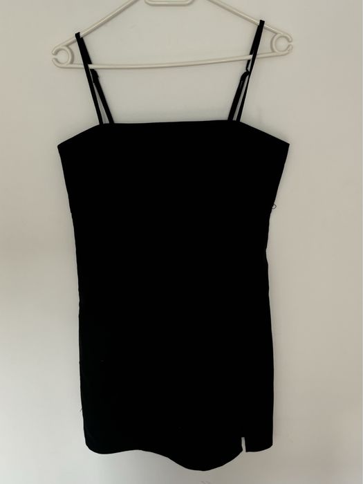 Sukienka mini na ramiączkach