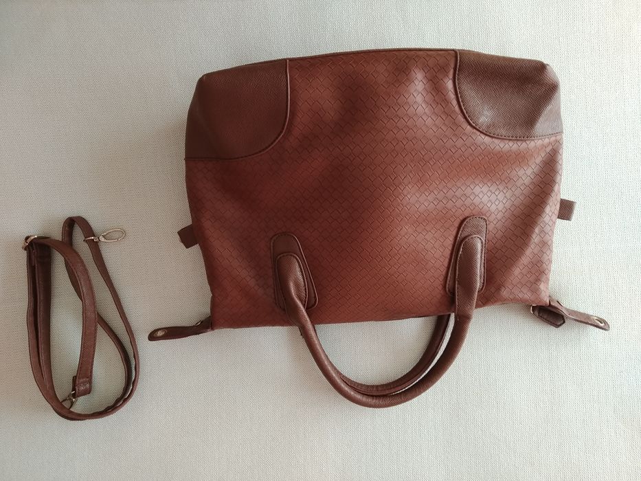 (NOVA) Mala de Mão e a Tiracolo Castanha com Relevo