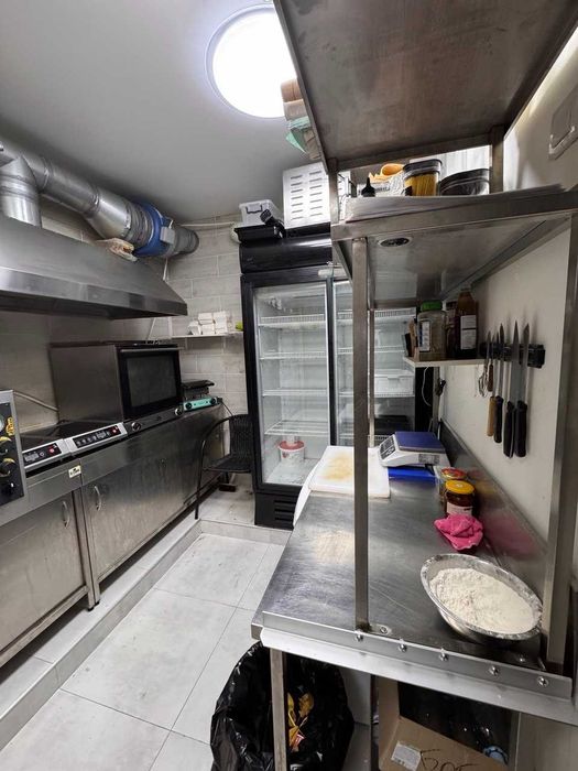 Продається кафе-бар Black White на вулиці Небесної Сотні та Політаєва