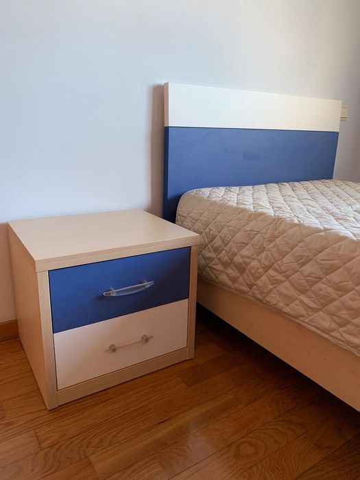 Cama de solteiro + mesinha + estrado +colchão