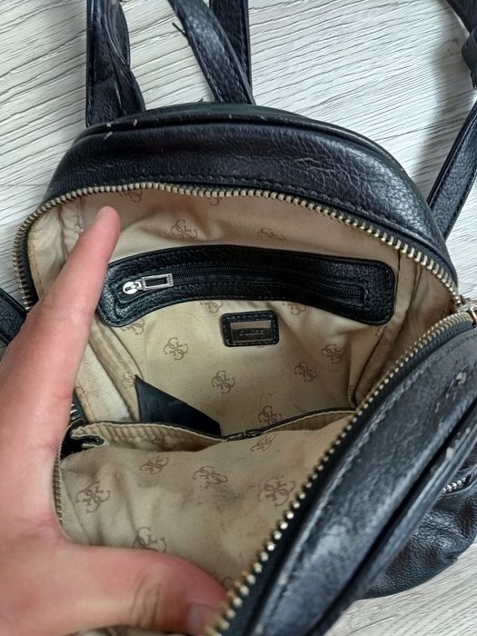 Damski plecak na plecy Guess 81 pojemny