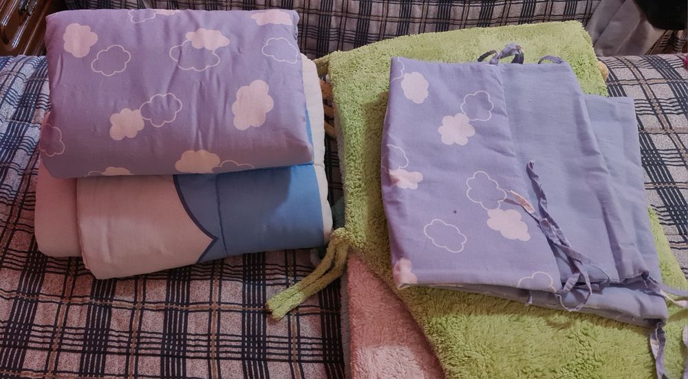 Edredões e resguardos para berço de bebé