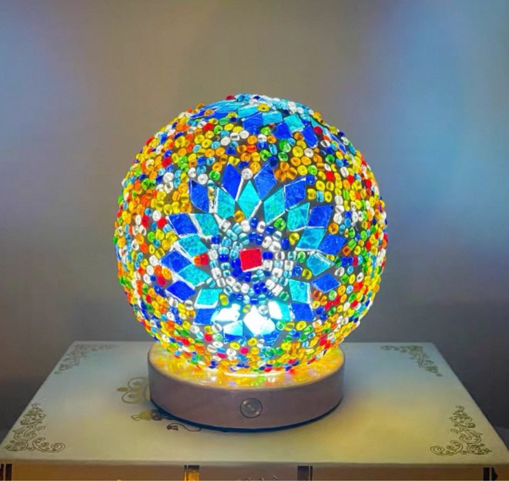 Candeeiro iluminado lindissimo. Novo. Com cabo USB.. 13*13.