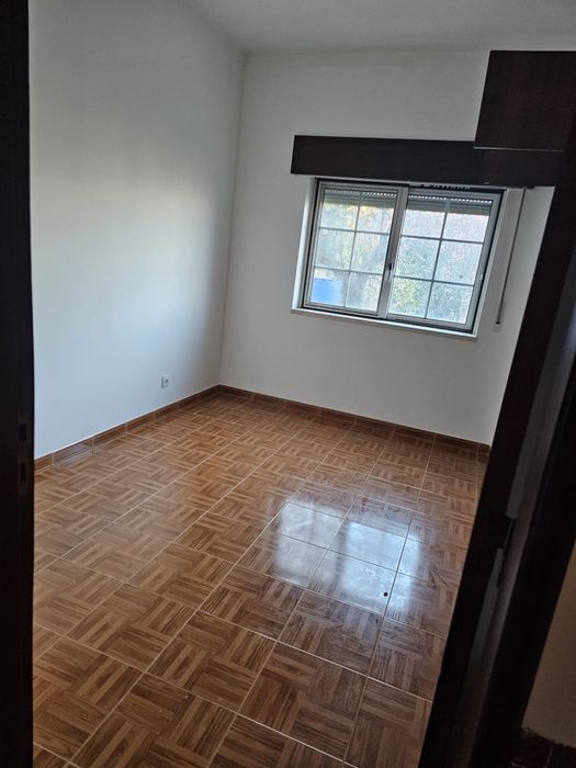 Alugo quartos com sala conzinha, dois banheiro