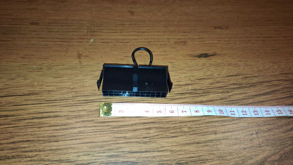 24-Pin Power Connector
