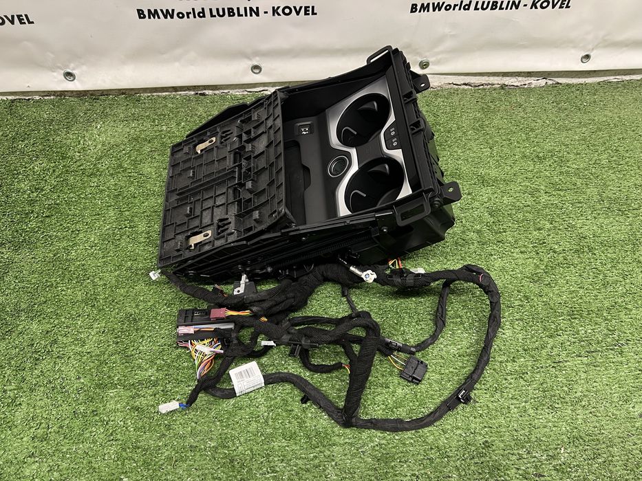 Подстаканники з подогревом и охлаждением BMW G05 G06 G07 РАЗБОРКА