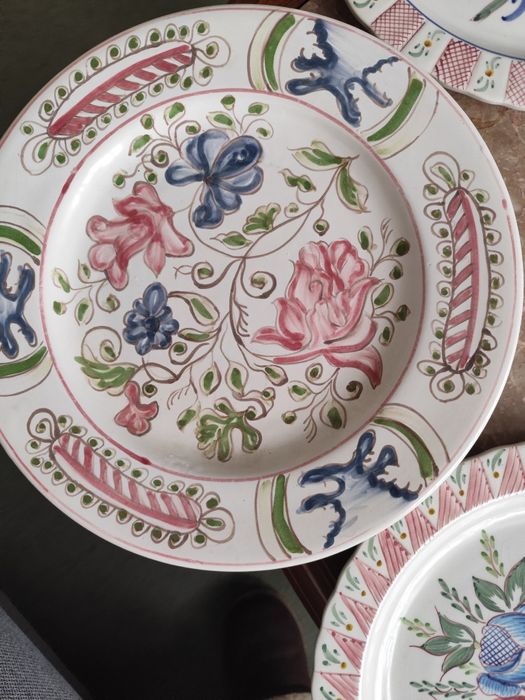 Pratos pintados a mão