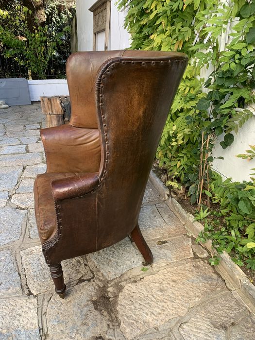 Poltrona Inglesa (wing chair) sec XIX / cadeirão de pele