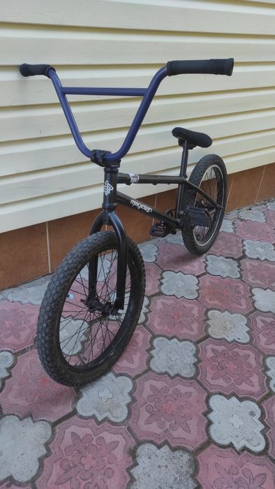 Продам трюковий велосипед БМХ в гарному стані.