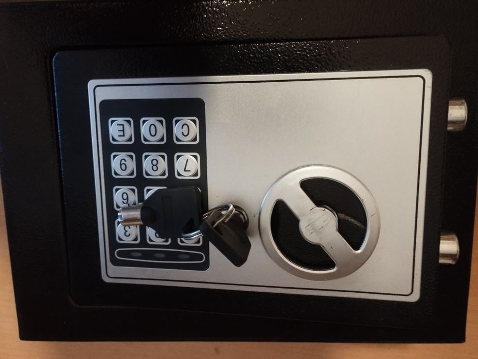 Sejf domowy 2 klucze 23, 18, 17