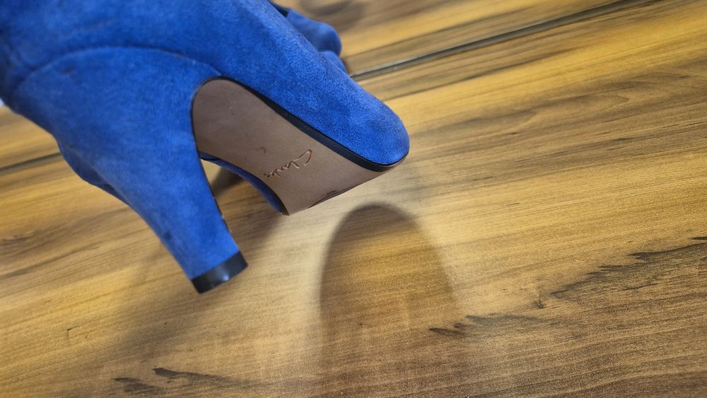 Clarks 4, 36-37 ,czółenka niebieskie
niebieskieNormalne ślady użytkowania