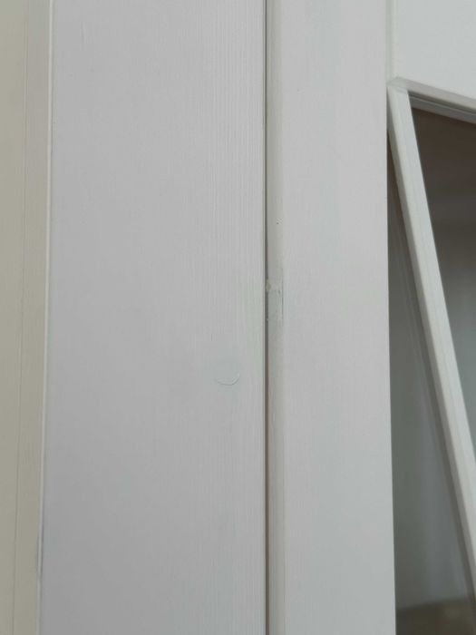 Biała witryna sosnowa | outlet, otarcia, ubicia, taniej o 2200 zł !