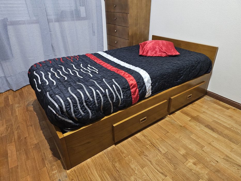 Cama de solteiro com arrumação