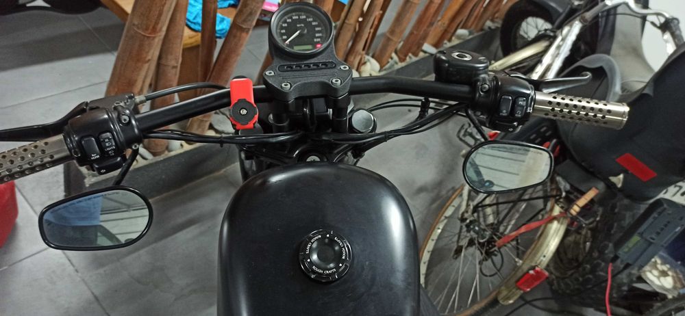 Harley 883 Iron Black