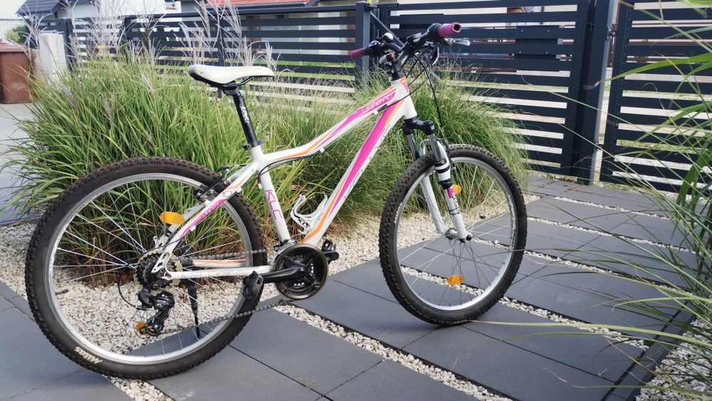 Rower Górski Damski/Młodzieżowy KELLYS VANITY – Koła 26" / Rama S 17 cali + Licznik