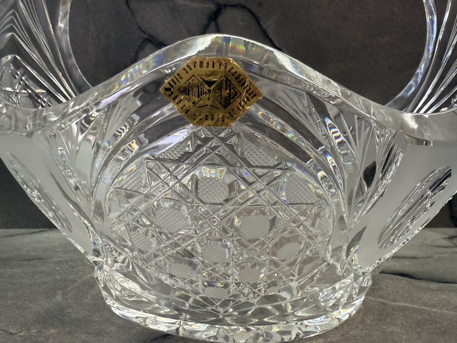 Корзинки хрустальные,ваза,конфетница чехословацкое стекло