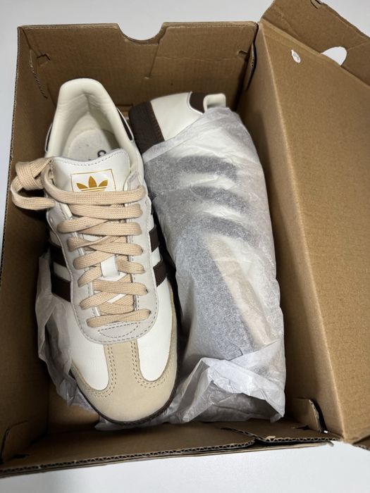 Tenis adidas samba castanho.