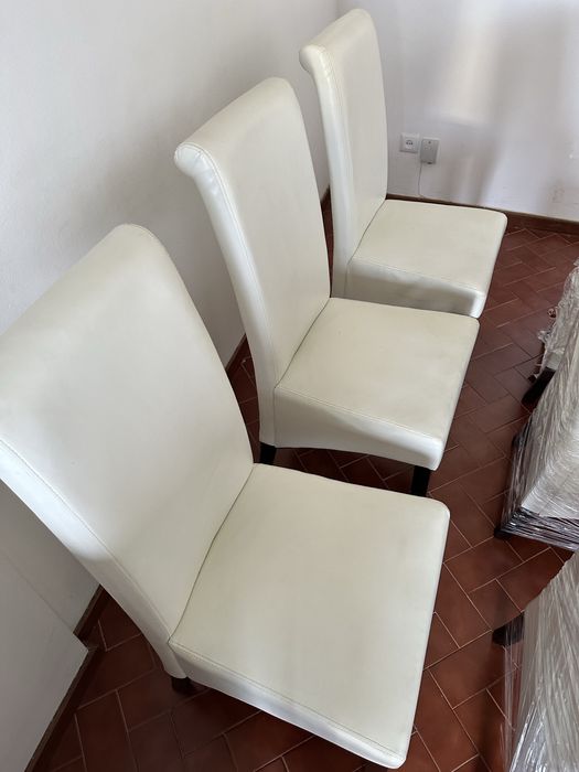 BAIXA DE PREÇO: 6 Cadeiras Revestidas a Cabedal