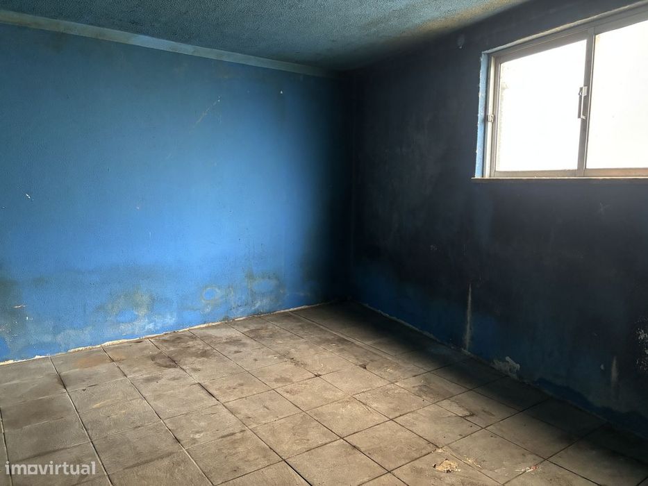 Moradia de 2 pisos com terreno no centro da Lousã