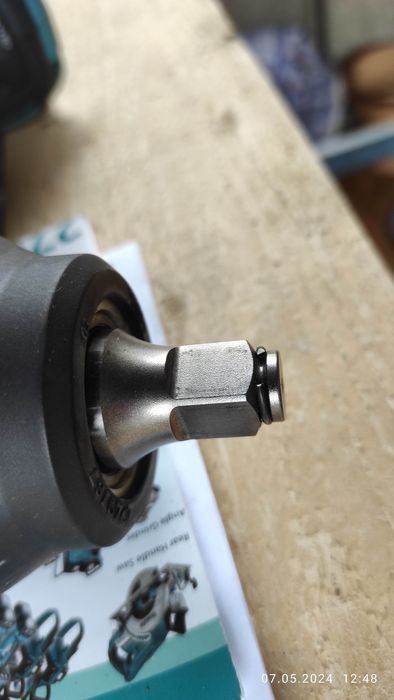 Продам акумуляторний гайковерт Makita XWT08
