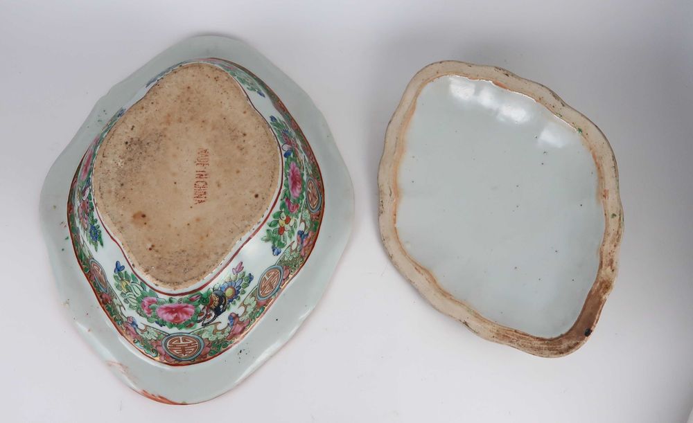 Pratos Cobertos e Travessa - Porcelana da China - Séc. XIX/XX; CADA