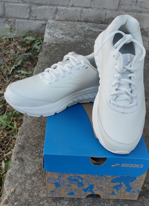 Кросівки жіночі BROOKS ADDICTION walker 2