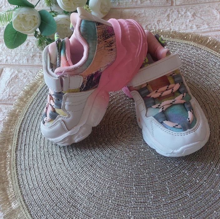 Кроссовки для девочки