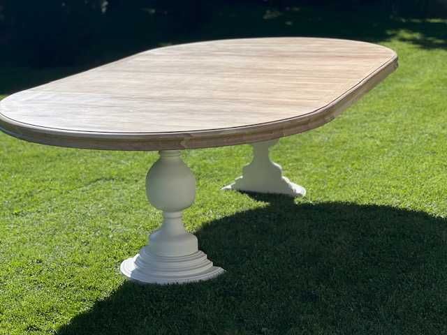 Duży dębowy, okrągły stół rozkładany z białą nogą