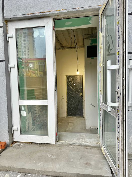 Комерційне приміщення в ЖК Синергія 3 з частковим ремонтом