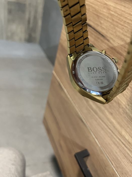 Zegarek Hugo Boss, złoty klasyk w świetnym stanie