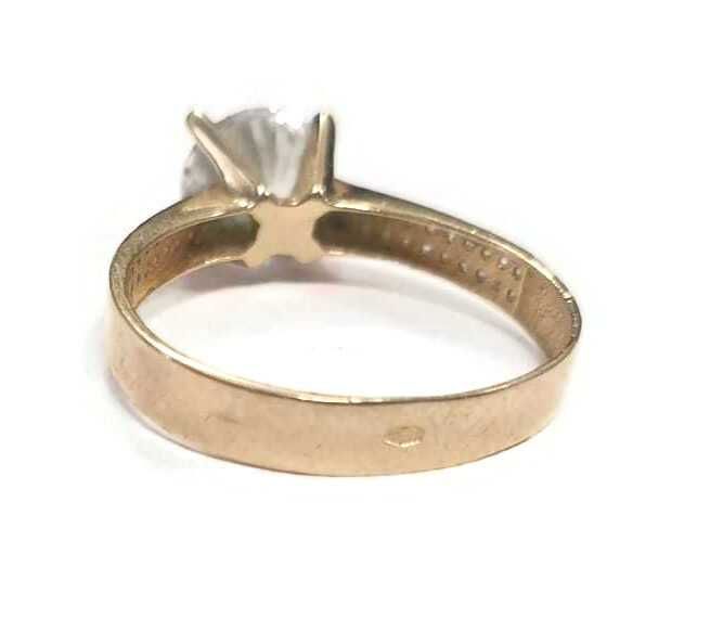 Wyrób jubilerski - Złoty pierścionek p.585 2,49g.