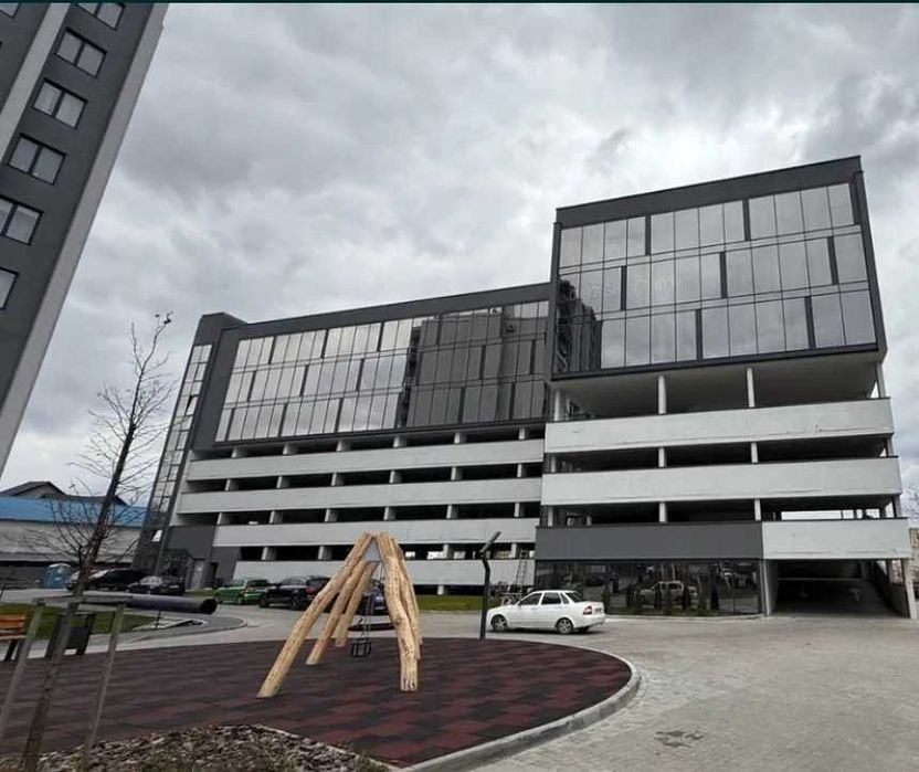 Оренда паркомісць у багаторівневому паркінгу в ЖК Resident Hall 3 шт.