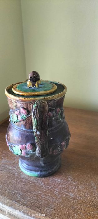 Jarra de vinho em louça da antiguidade