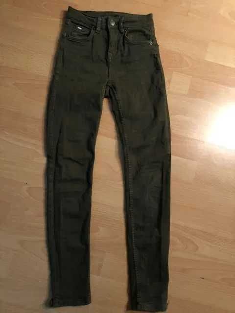 Jeansy damskie Bershka
