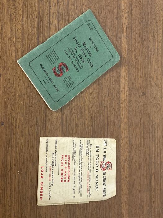 Máquina de costura PFAFF de pedal com móvel original – séc. XX